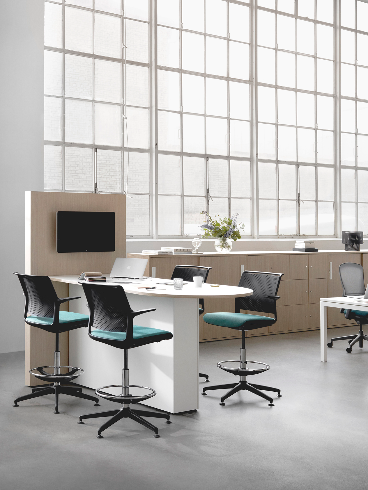 Ad-Lib_Stools With Arms